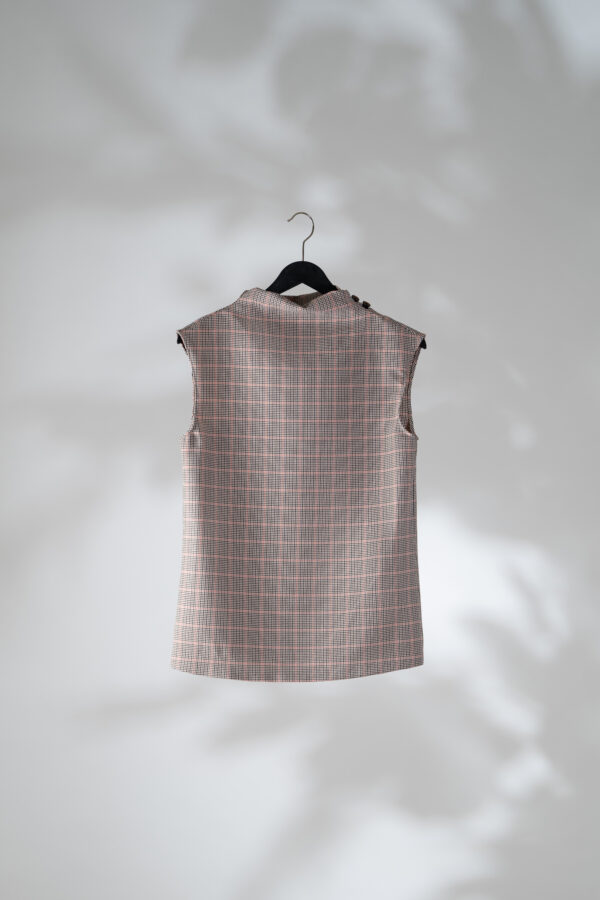 Turtleneck top in elegant patternd fabric