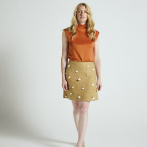 Bold A-skirt in sand coloured linen with decorated seashells