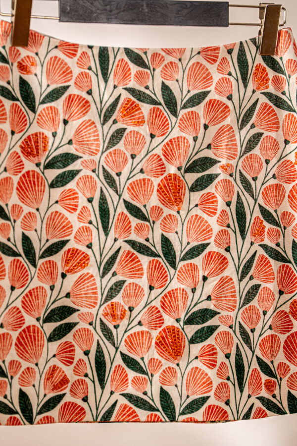 Feminine top with orange beads and patterned fabric - Billede 3