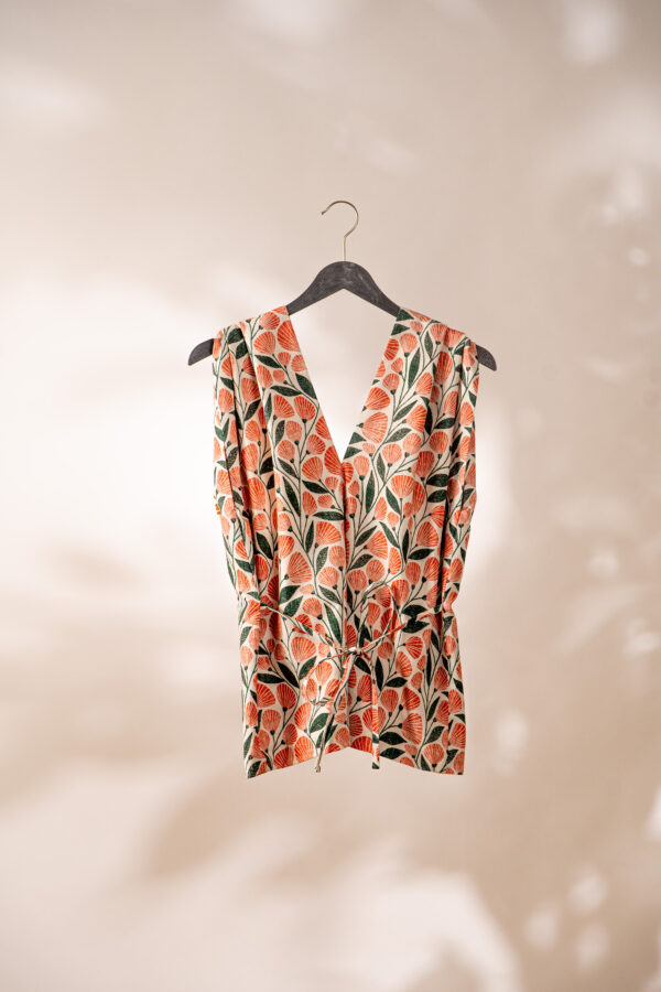 Feminine top with orange beads and patterned fabric - Billede 2