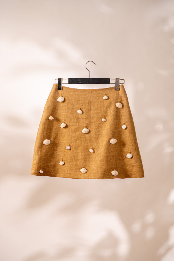 Bold A-skirt in sand coloured linen with decorated seashells - Billede 4