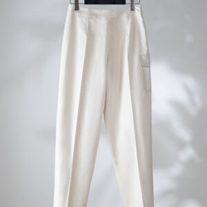 Cream trousers with wide legs and pocket
